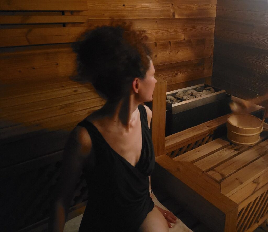 Intre puterea ierburilor seducatoare si efectele masajului cu miere locala – la Herculum SPA  Afrodita Resort Baile Herculane