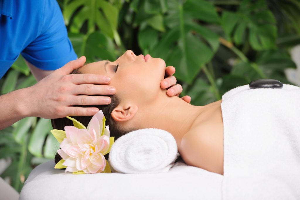anti aging spa masaj natura facial scalp dreamstime 32100033 1024x683 1