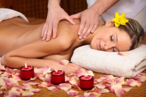 Masajul de relaxare: 5 beneficii (dincolo de răsfăț)