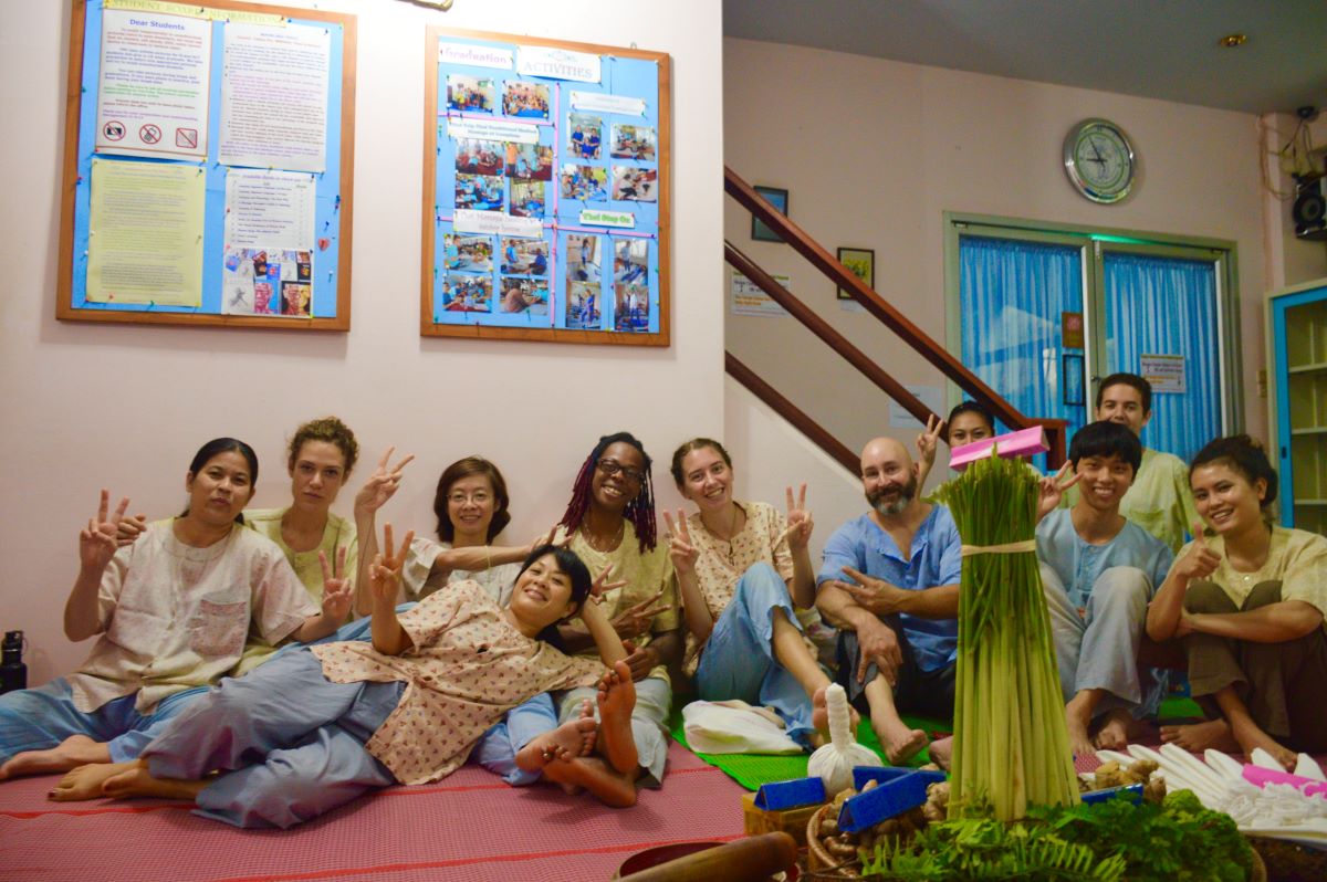 Portret Elena Nastaca / La curs de Herbal Balls in Thailanda cu colegi din toată lumea
